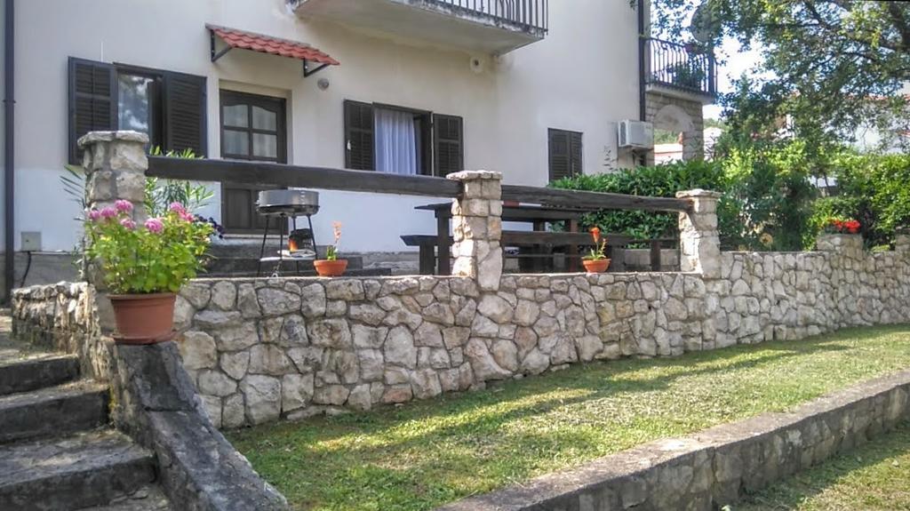 Apartments Kalac ลาบิน ภายนอก รูปภาพ